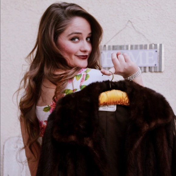 Meet your Posher’s, Carol Lea & Mackenzie Lea🌺 - Picture 3 of 4